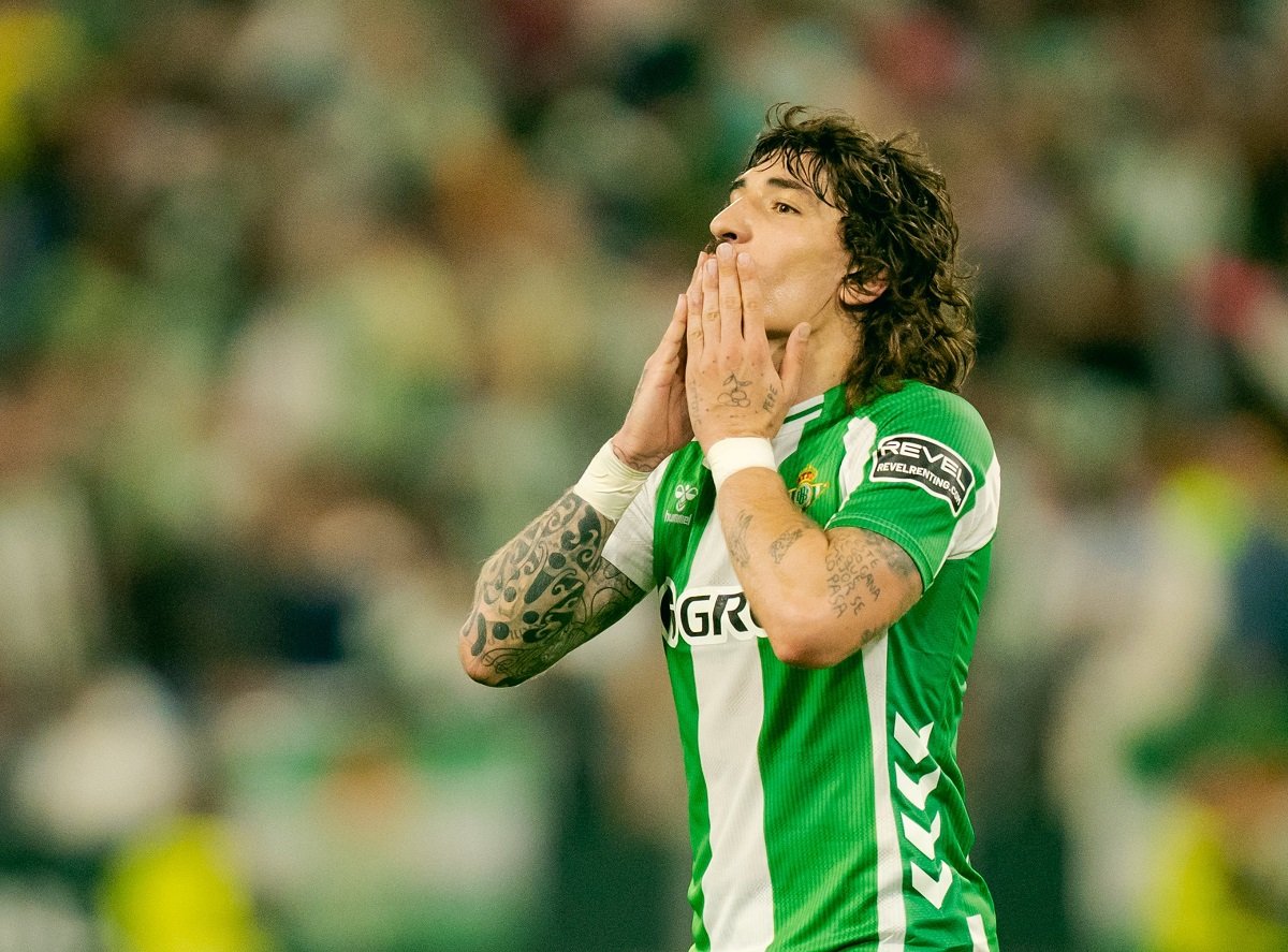 Hector Bellerin celebrating ater scoring goal for Real Betis against Real Madrid