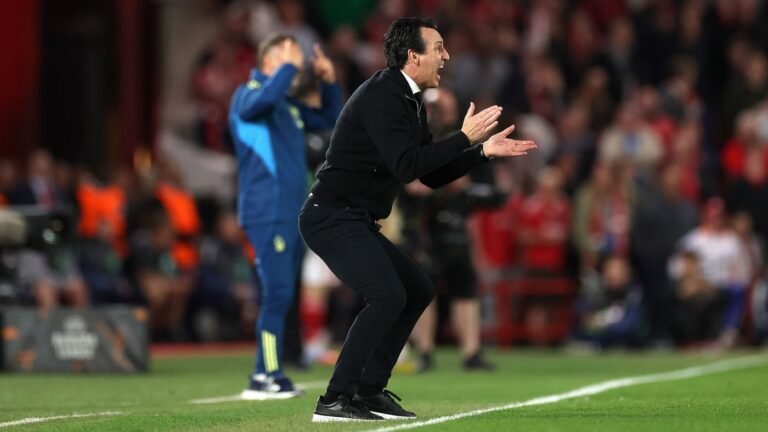 Unai Emery directing his Aston Villa players from the sidelines