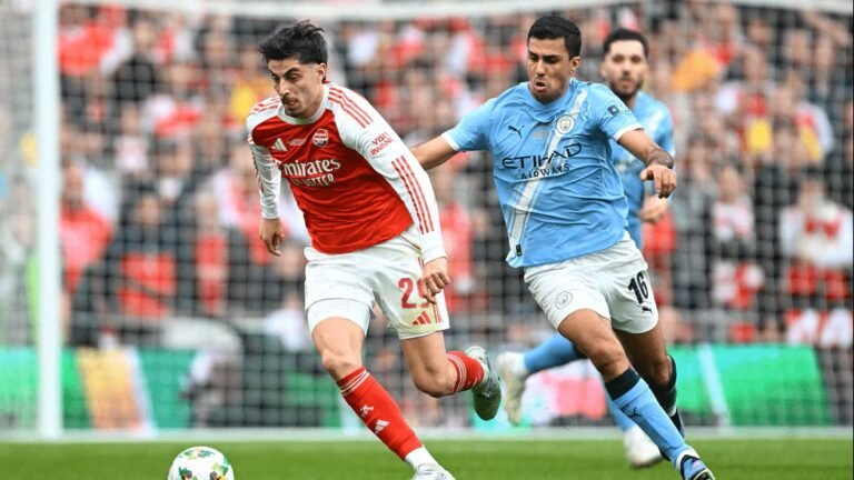 Arsenal forward Kai Havertz evading Manchester City midfielder Rodri