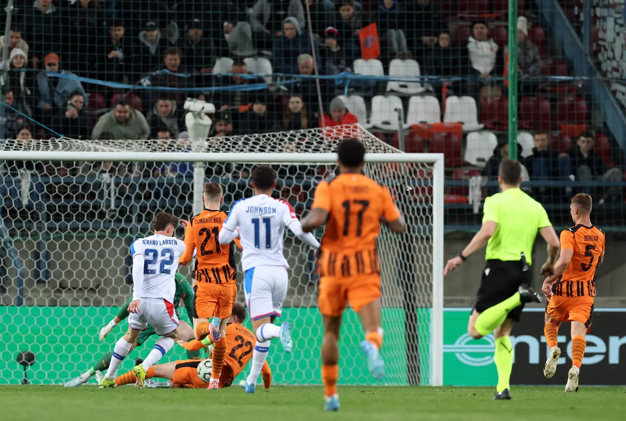 Jorgen Strand Larsen scoring for Crystal Palace against Shakhtar Donetsk