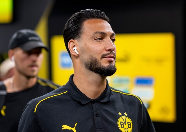 Bensebaini Out For The Season as Dortmund Receive New Injury News