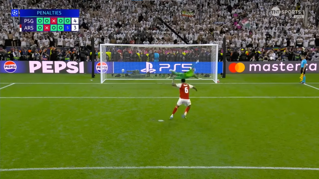 Gabriel Magalhaes misses his spotkick for Arsenal.