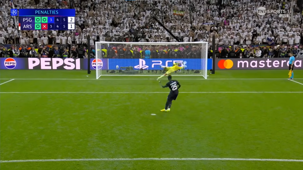 David Raya denies Nuno Mendes. 