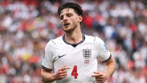 Declan Rice jogging during England's gam against Ghana
