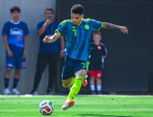 Luis Diaz in action for Colombia during a World Cup friendly