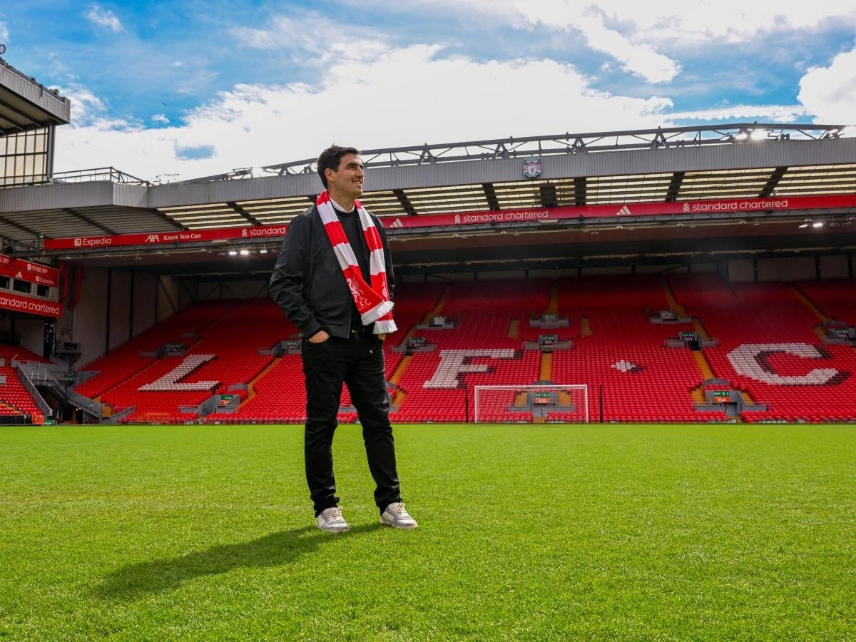 Andoni Iraola standing on the pitch at Anfield
