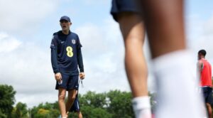 Thomas Tuchel supervising England training