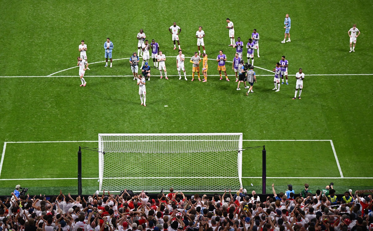 England players standing dejected after defeat to Argentina