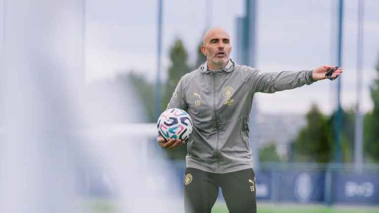 Enzo Maresca supervising a Manchester City training session