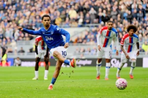 Manchester United target Iliman Ndiaye taking a penalty against Crystal Palace