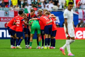 Norway team huddled on the pitch against England