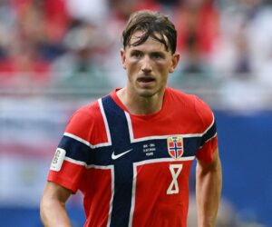 Sander Berge in action for Norway