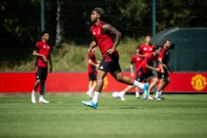 Andrey Santos running during training with Manchester United