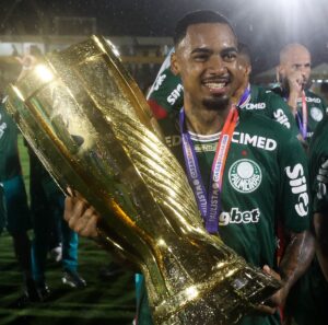 Allan Elias holding a trophy in Palmeiras colours