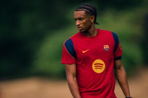 Alejandro Balde in a training session with Barcelona