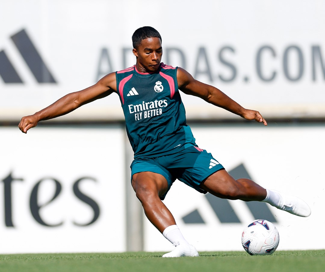 Endrick kicking the ball during Real Madrid training