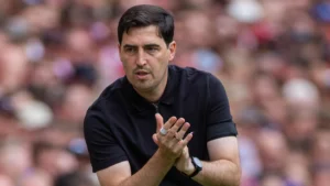 Andoni Iraola encouraging Liverpool players during a game