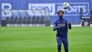 PSG winger Ibrahim Mbaye on the ball during a training session