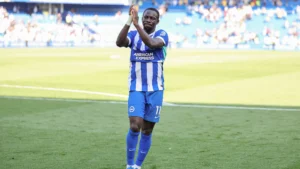 Yankuba Minteh applauding Brighton fans