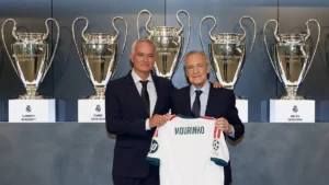 Jose Mourinho and Real Madrid president Florentino Perez posing during his presentation