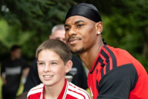 Marcus Rashford posing with young Manchester United supporter in Dublin