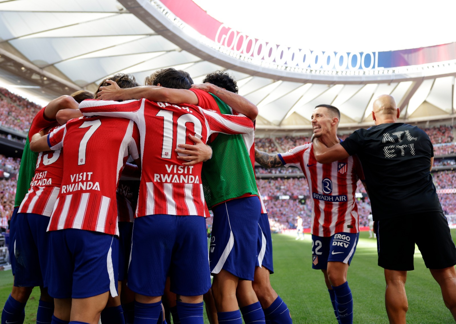 Atletico Madrid players celebrating goal against Real Madrid