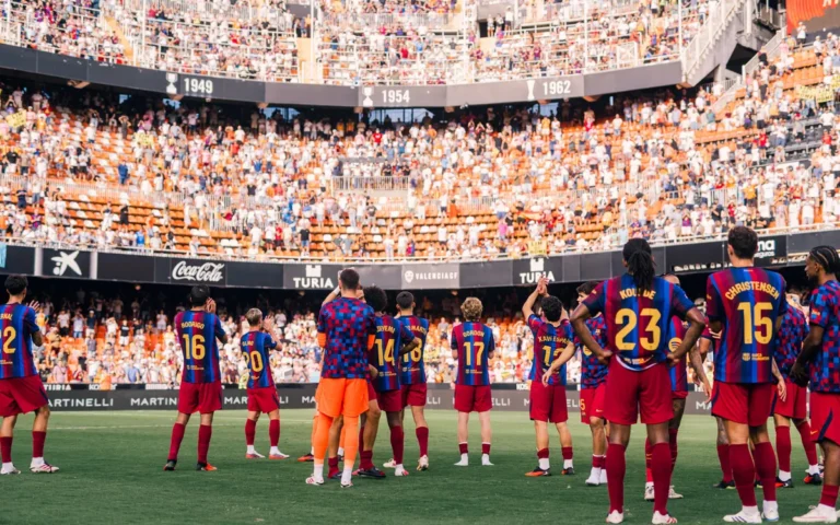 Barcelona players acknowledging fans at the Mestalla