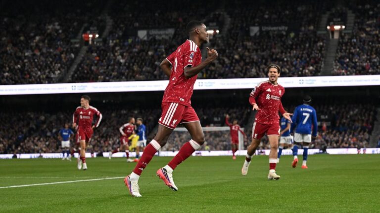 Alexander Isak celebrating goal for Liverpool