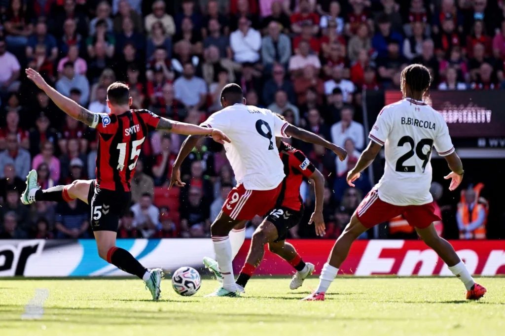 Alexander Isak scoring goal for Liverpool