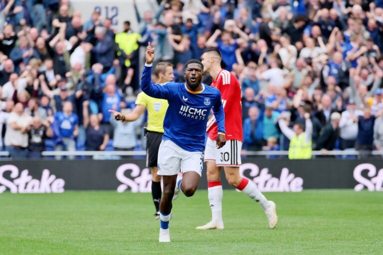 Manchester United Held by Everton After Maitland-Niles Scores Late Stunner