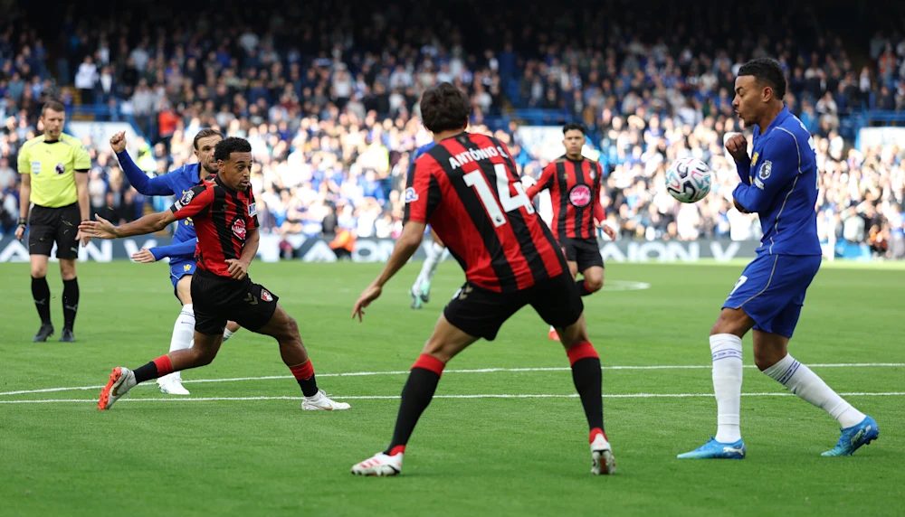 Jordan Henderson scoring goal for Chelsea