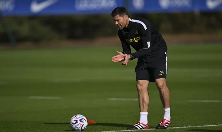Xabi Alonso leading Chelsea training