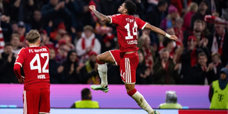 Luis Diaz celebrating goal for Bayern Munich