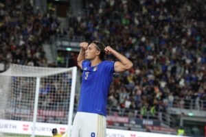 Late Esposito Goal Seals Italy Victory Over Plucky Turkey