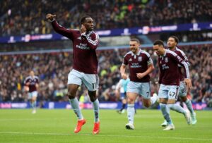 Jackson fires Aston Villa to victory with double to end Manchester City’s perfect start