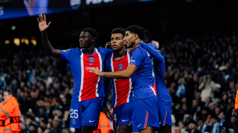 PSG players celebrating goal