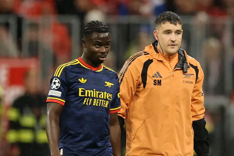 Bukayo Saka heading out of the pitch with medic