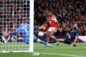 Saka strikes in second-half blitz to cap Arsenal victory over Lille