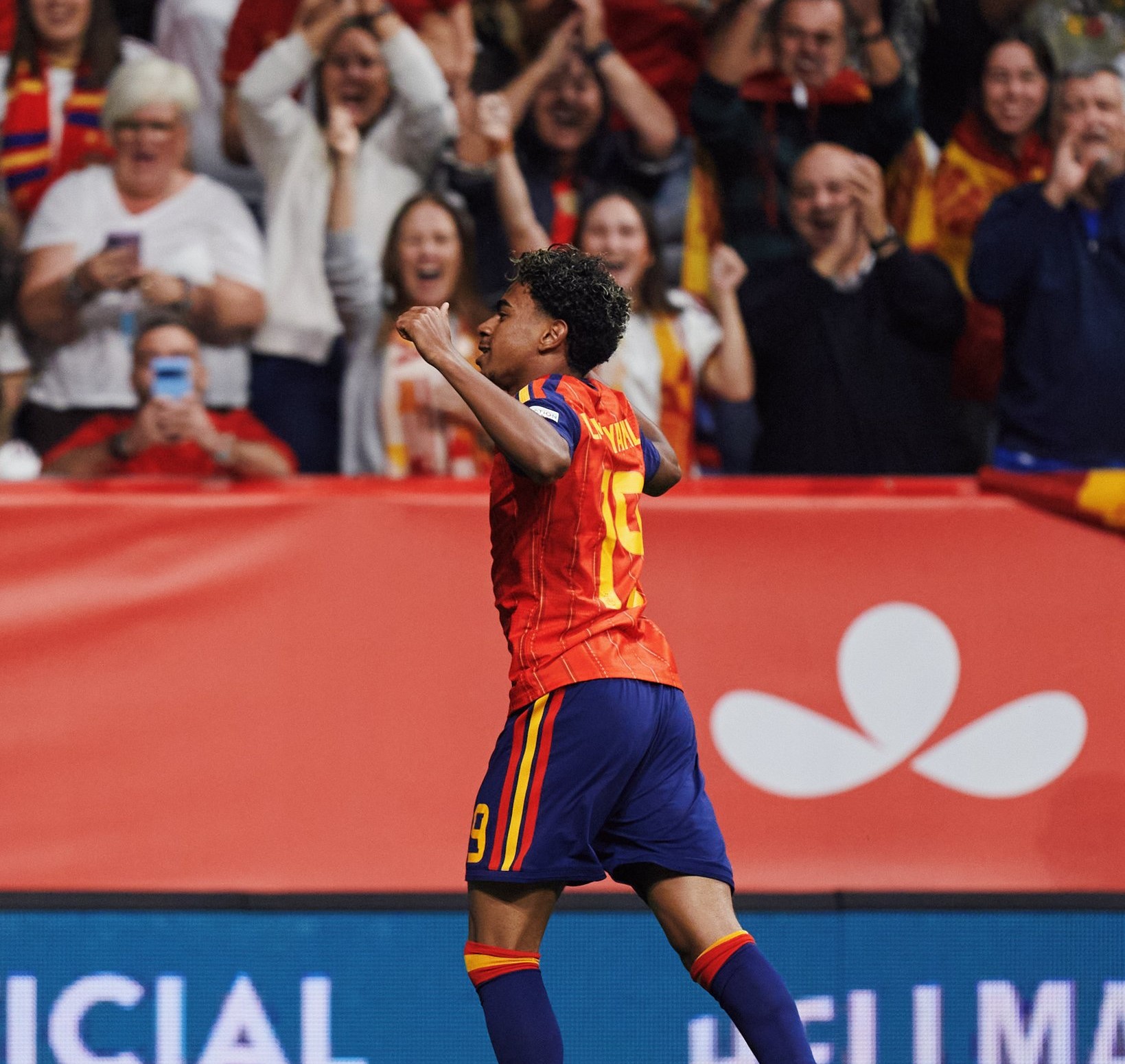 Lamine Yamal celebrating a goal